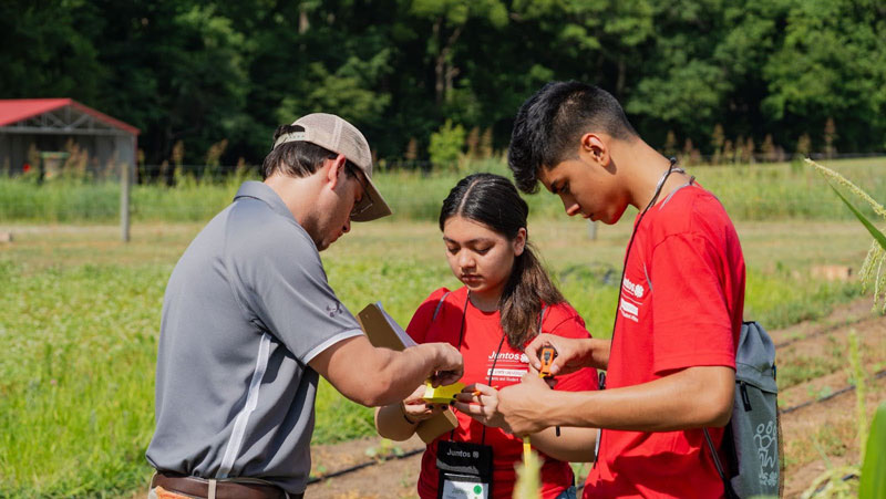 Juntos academy students learn about agroecology